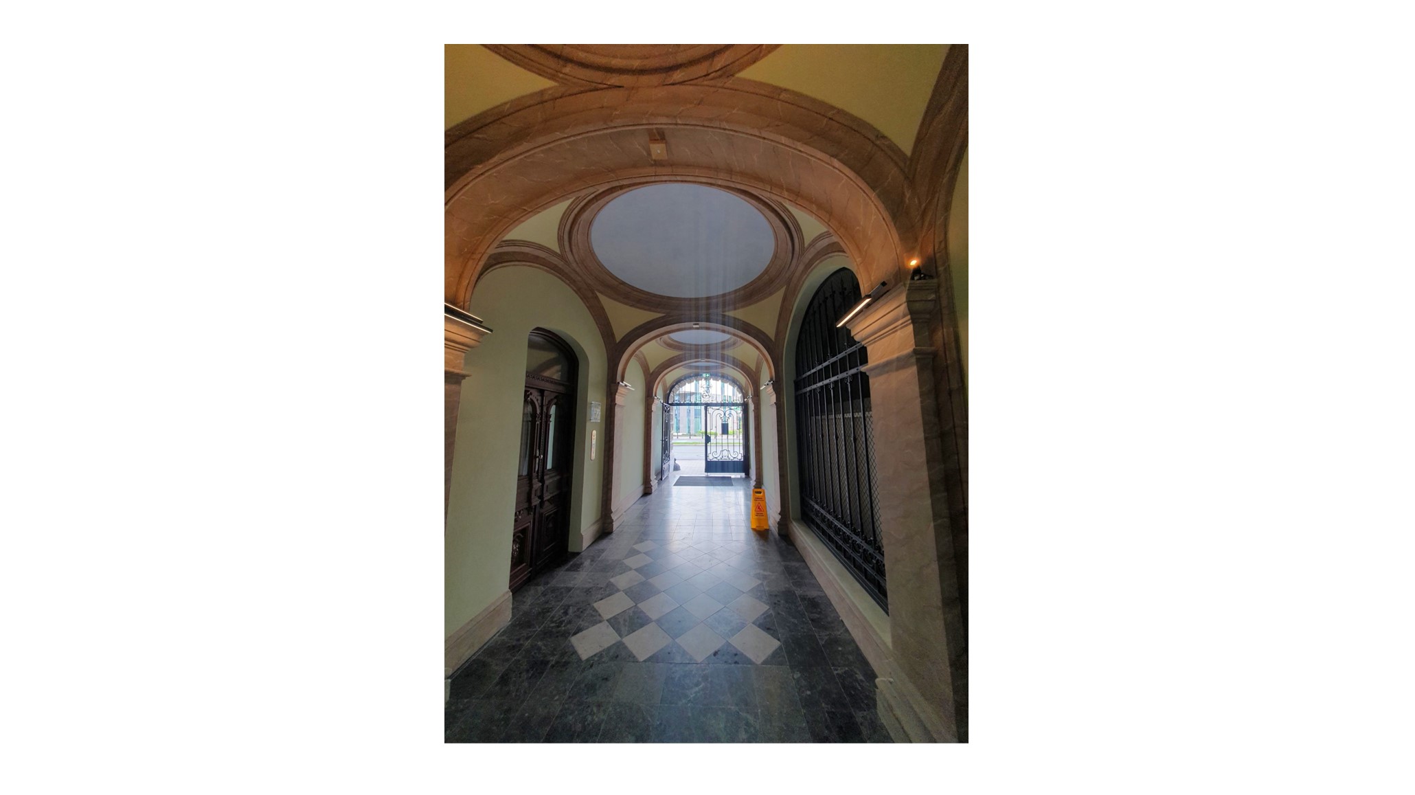 photo facade elewacja fasada zdjęcie architektoniczny kamienica złota 85 żelazna 24